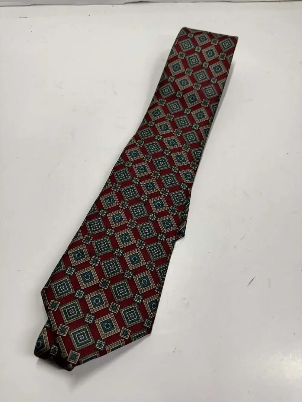Giacomo Italia Men's Burgundy Geometric Diamond Pattern Silk Necktie